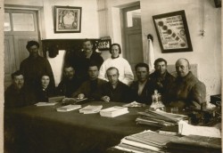 Фотография. Местком и администрация Ставропольской психиатрической больницы. 1930-е гг. Из фотоальбома главного врача А.Я. Доршта 1939 г.